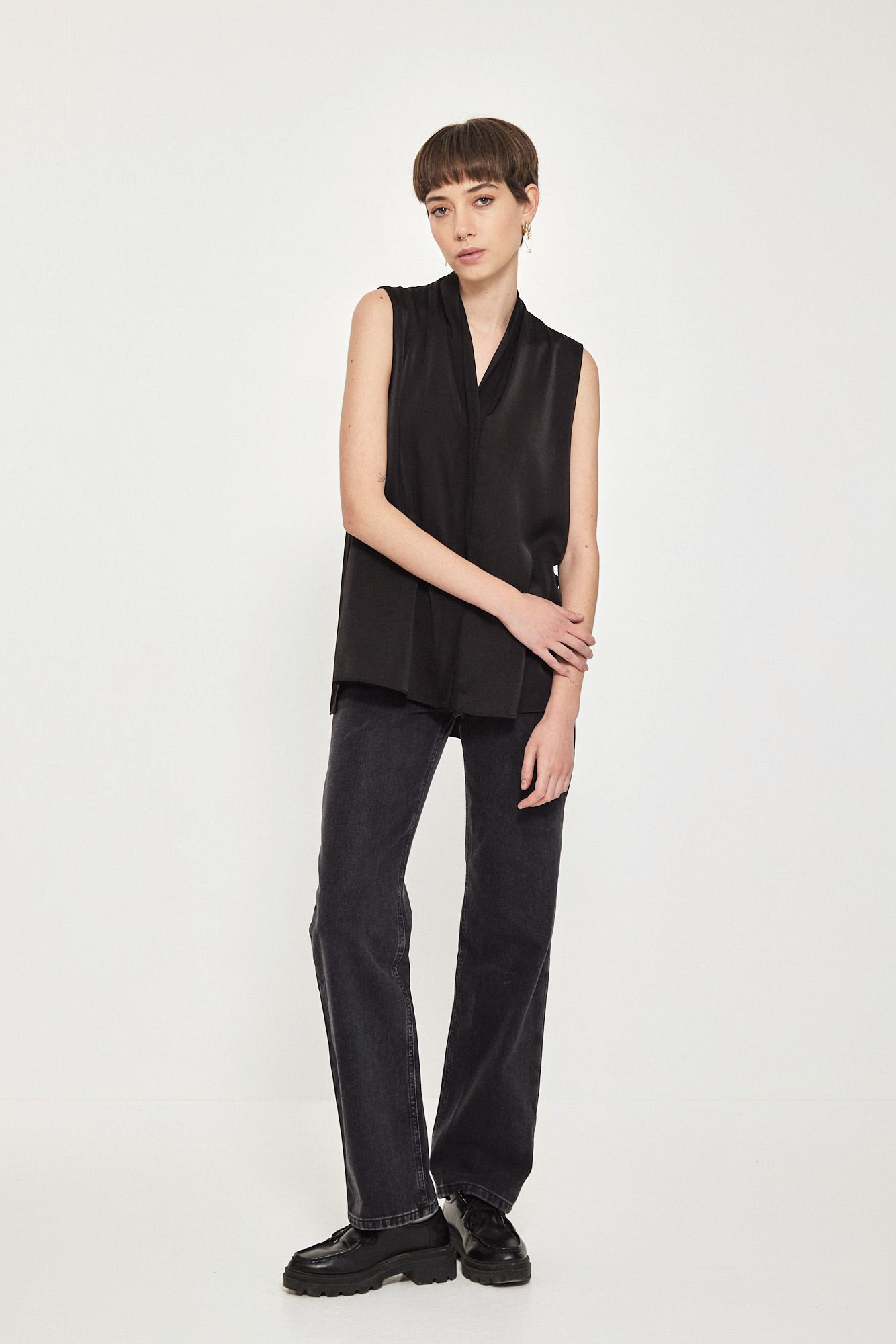 BUTTON TANK TOP BLACK