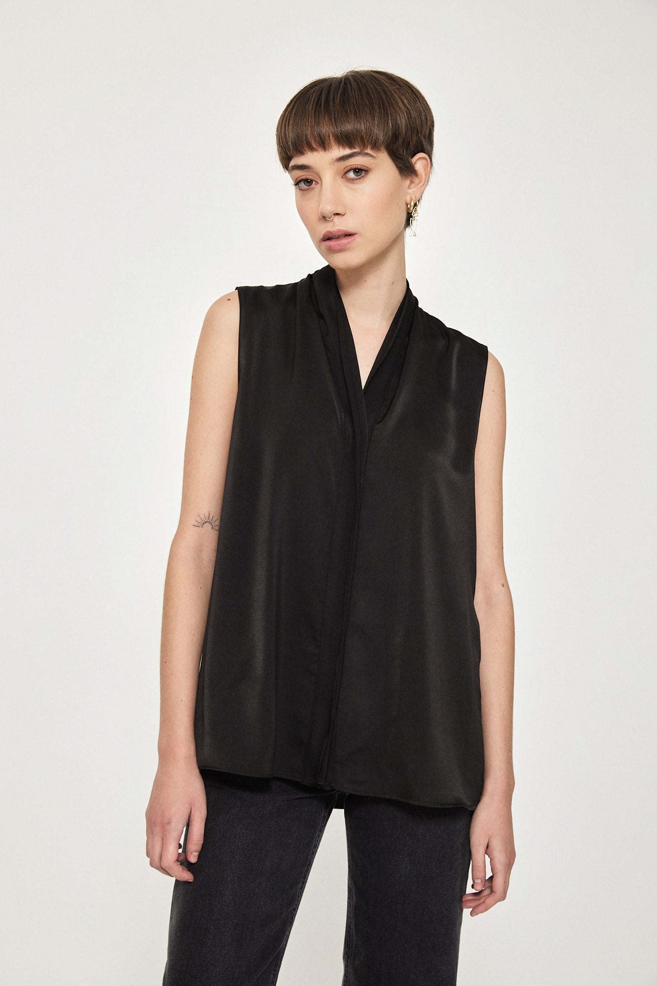 BUTTON TANK TOP BLACK