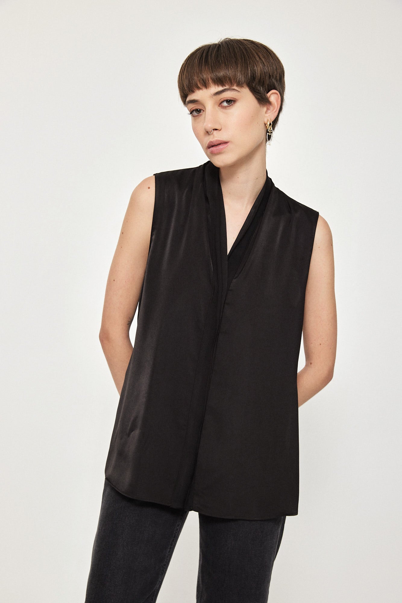 BUTTON TANK TOP BLACK