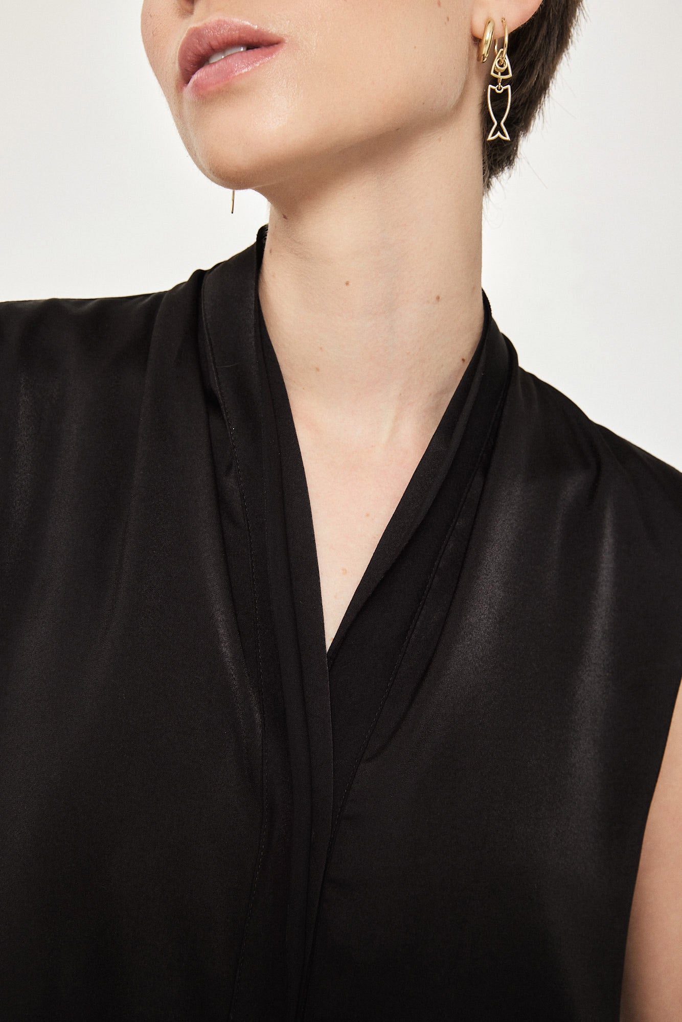 BUTTON TANK TOP BLACK