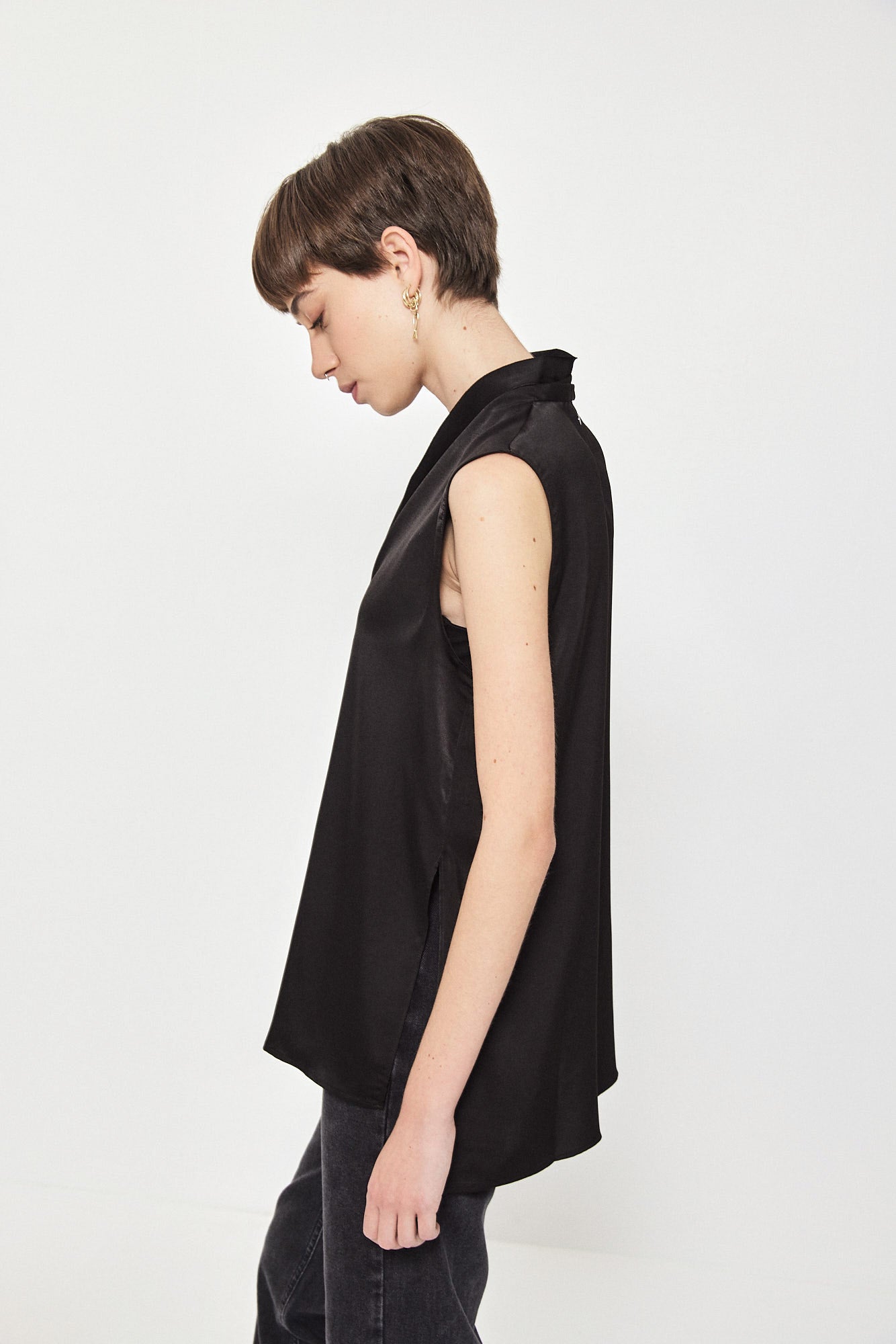 BUTTON TANK TOP BLACK