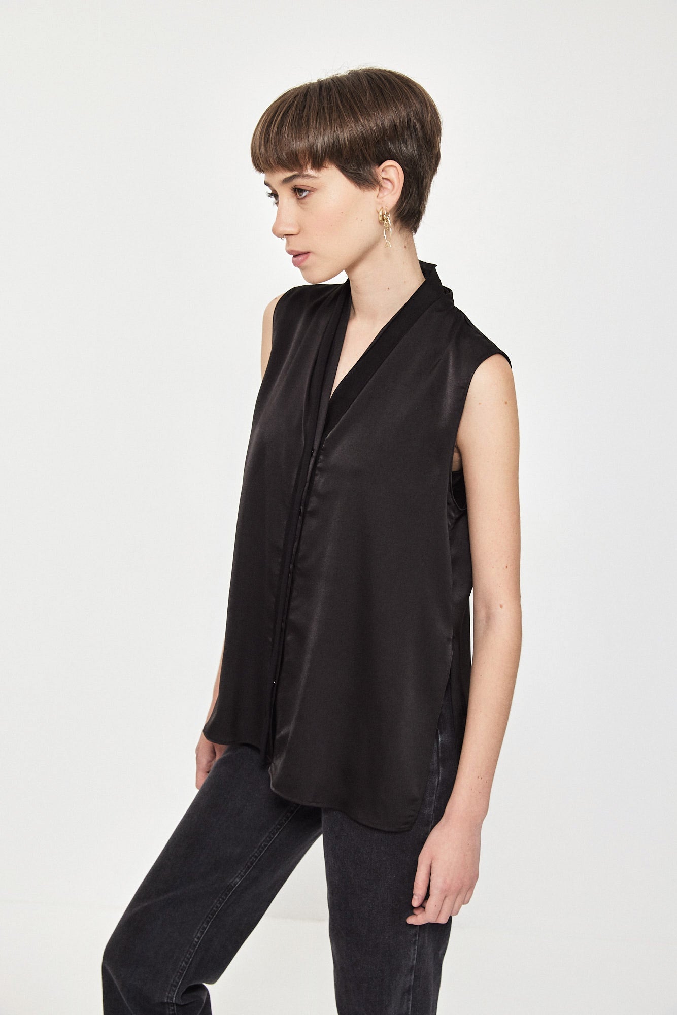 BUTTON TANK TOP BLACK