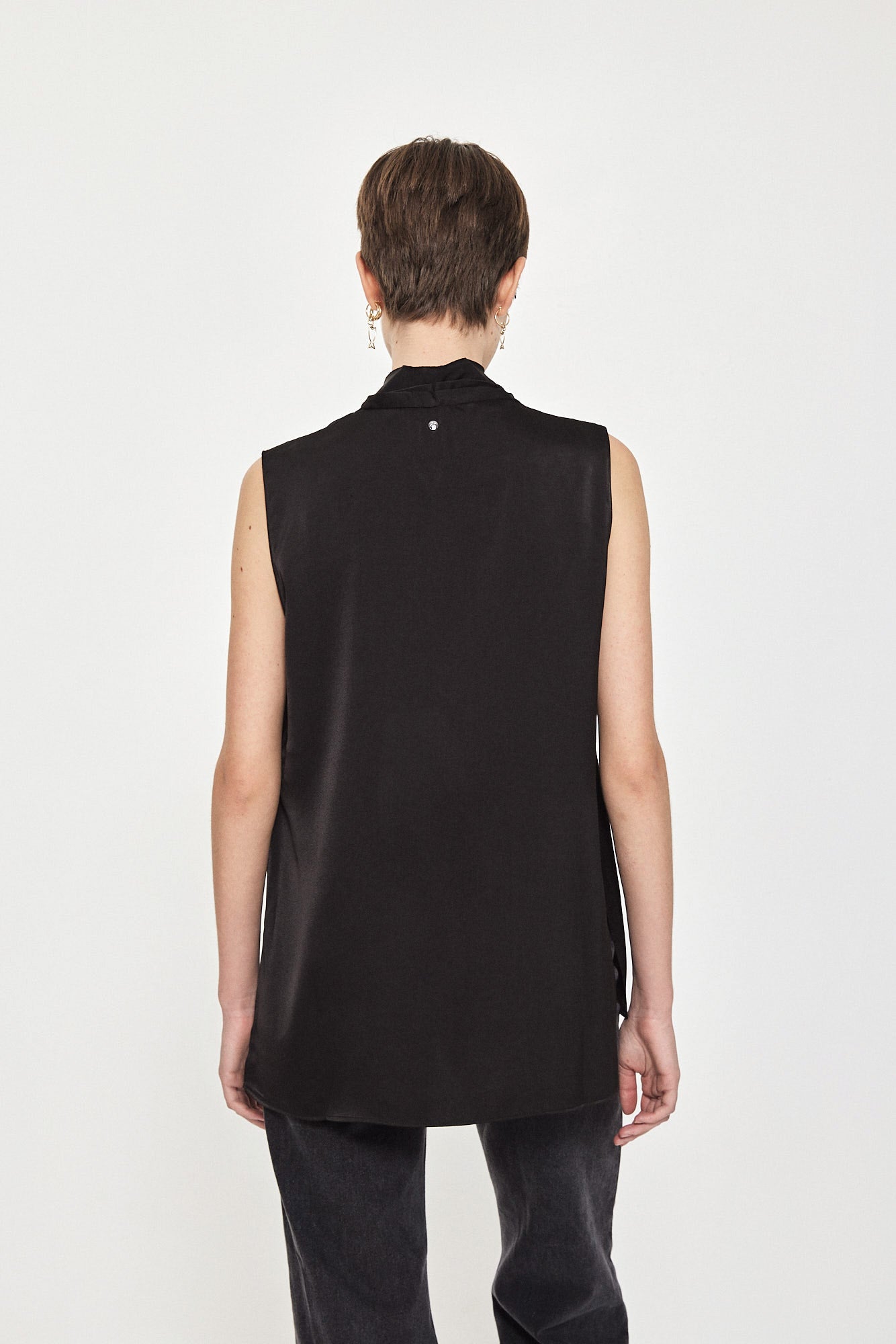 BUTTON TANK TOP BLACK