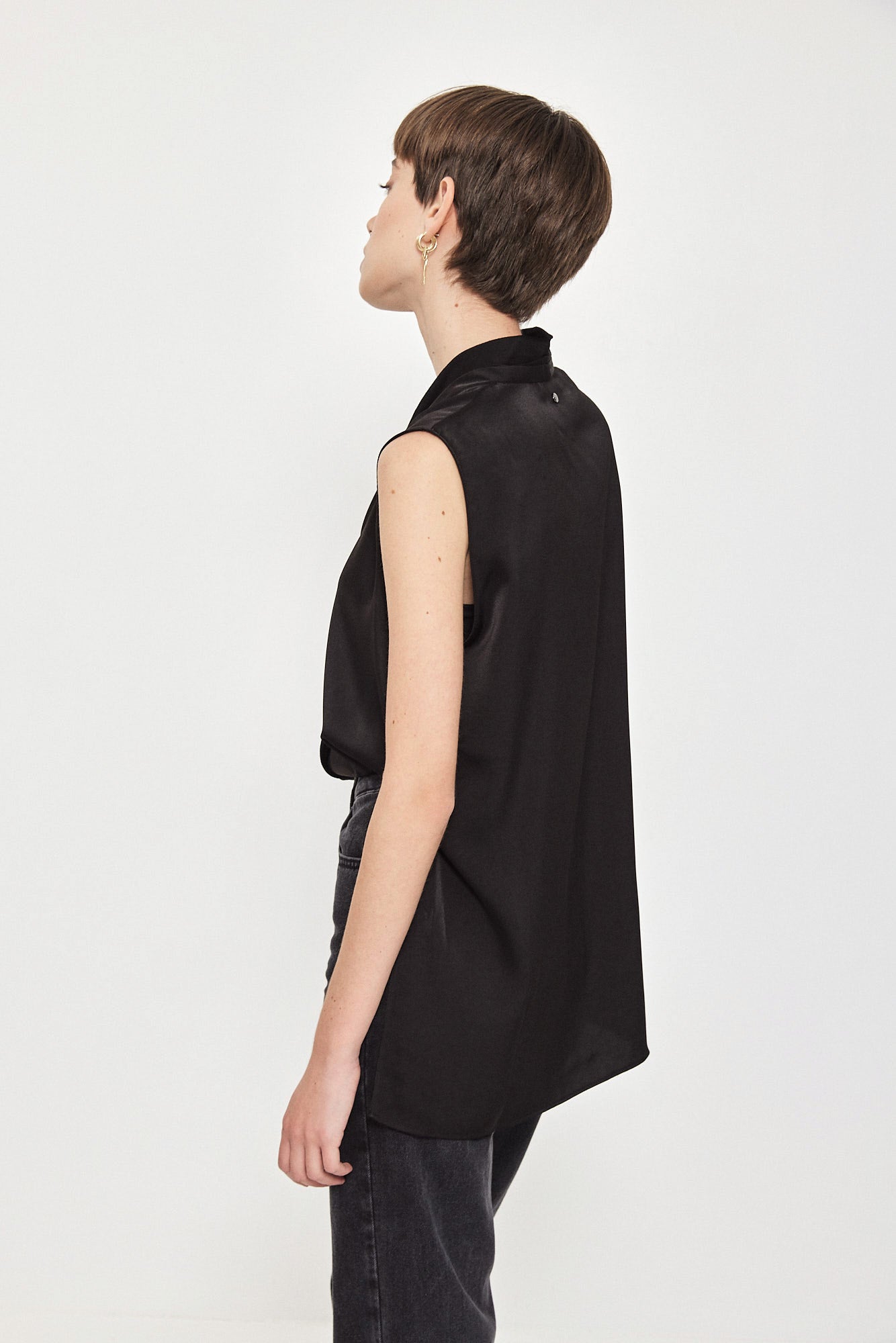 BUTTON TANK TOP BLACK