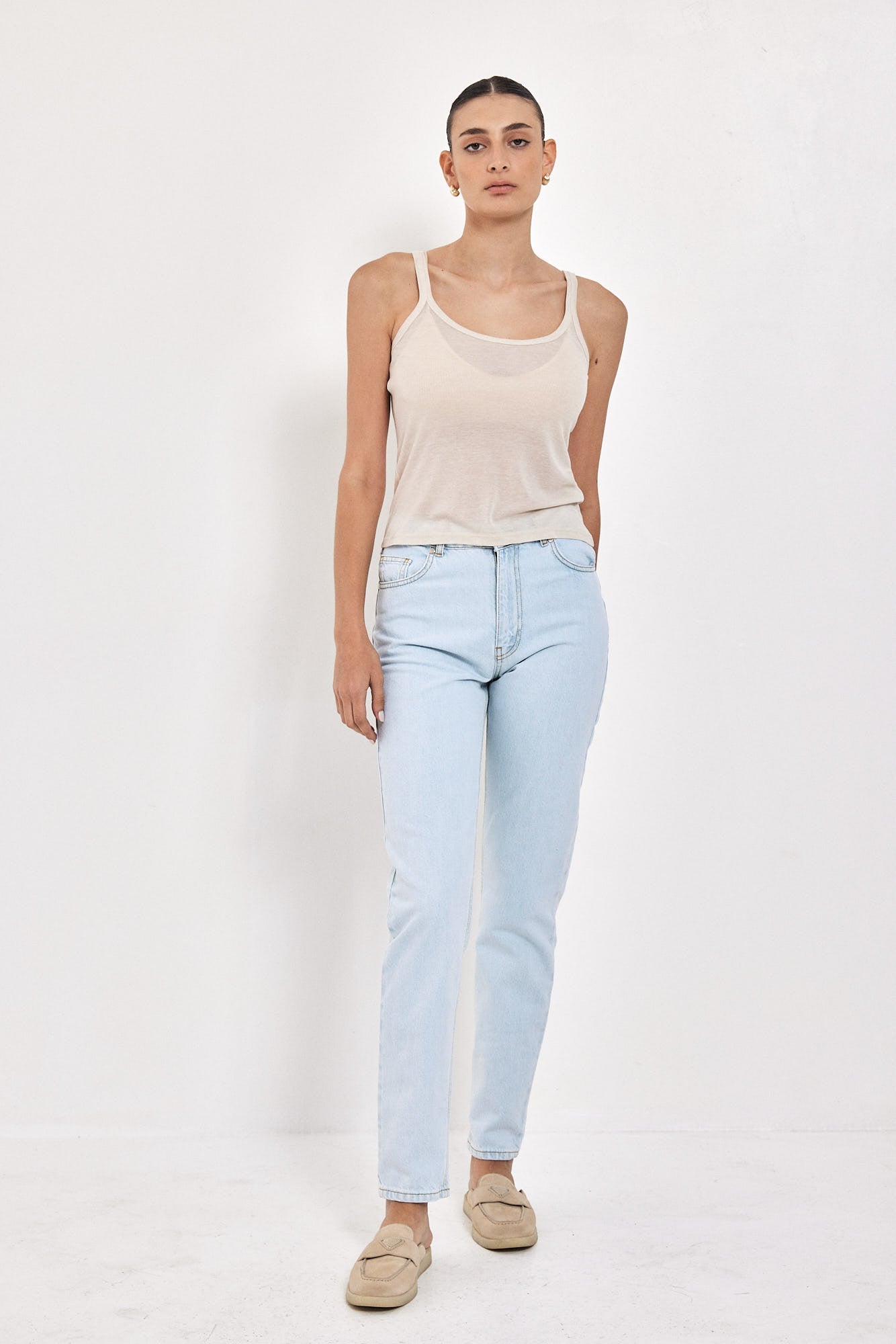 NO 10. MOM JEANS HIGH WAIST RIVER WASH