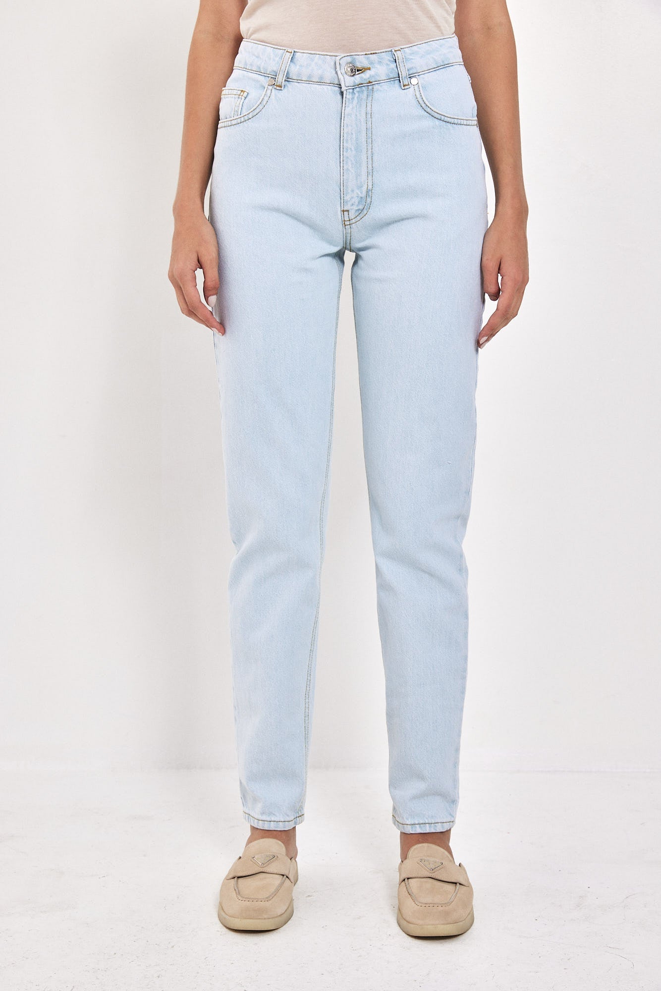 NO 10. MOM JEANS HIGH WAIST RIVER WASH