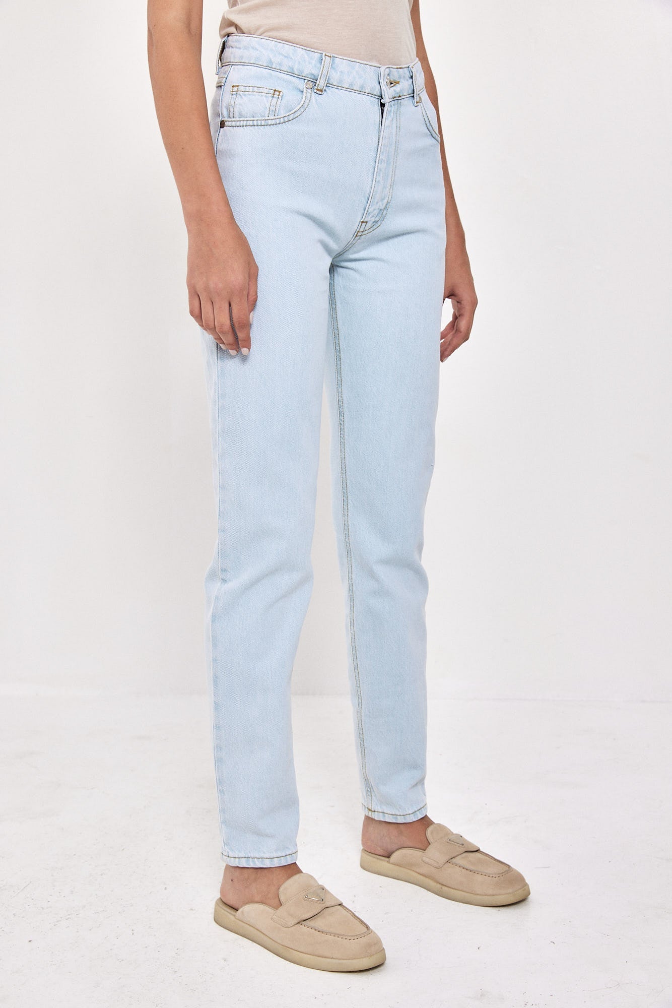 NO 10. MOM JEANS HIGH WAIST RIVER WASH