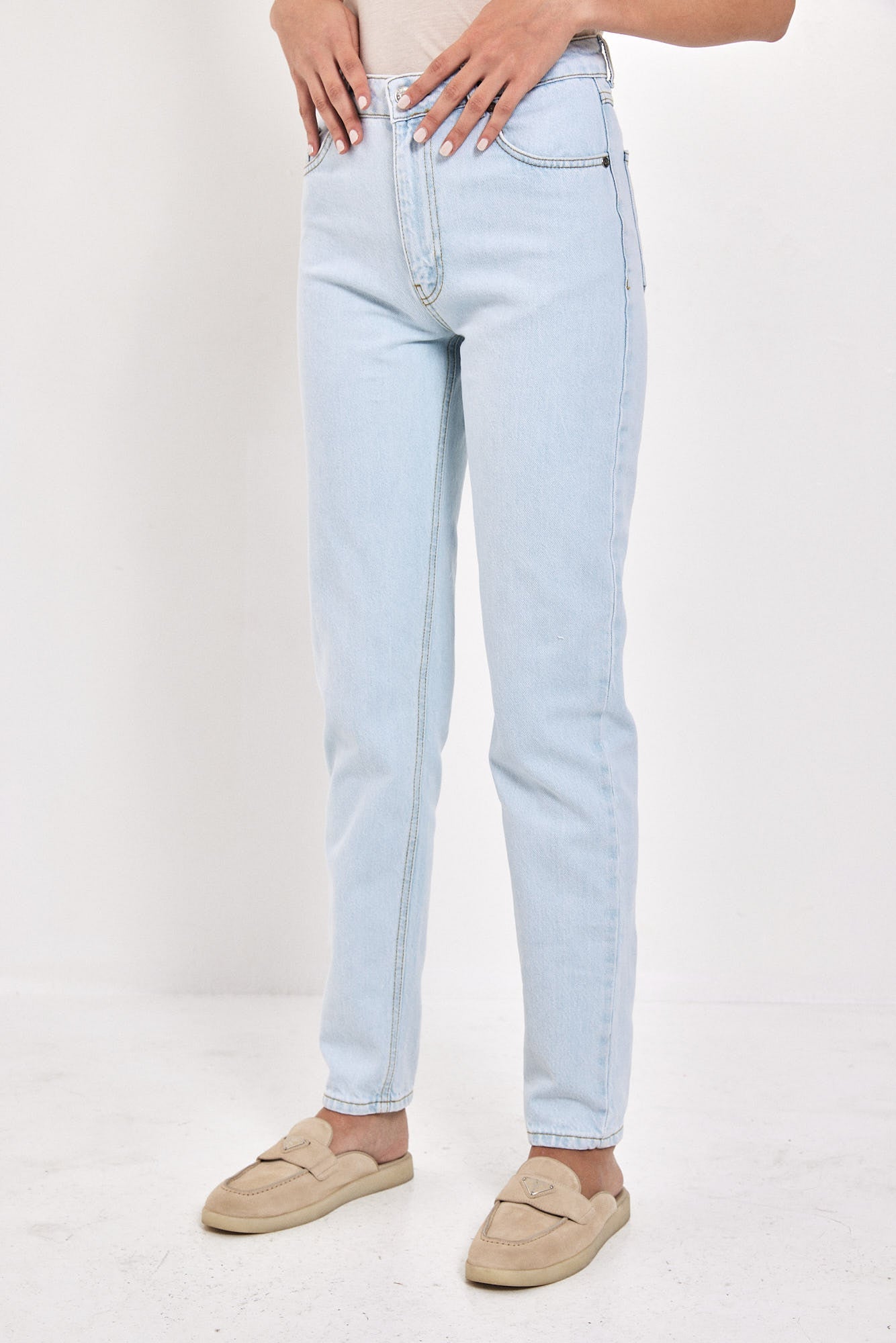 NO 10. MOM JEANS HIGH WAIST RIVER WASH