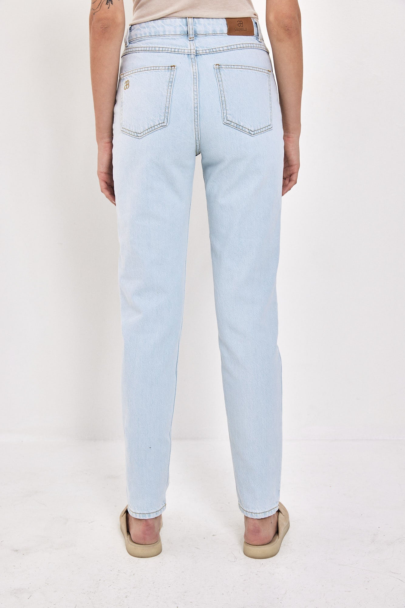 NO 10. MOM JEANS HIGH WAIST RIVER WASH