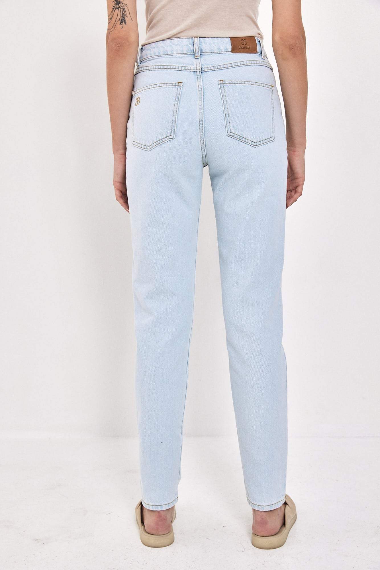 NO 10. MOM JEANS HIGH WAIST RIVER WASH