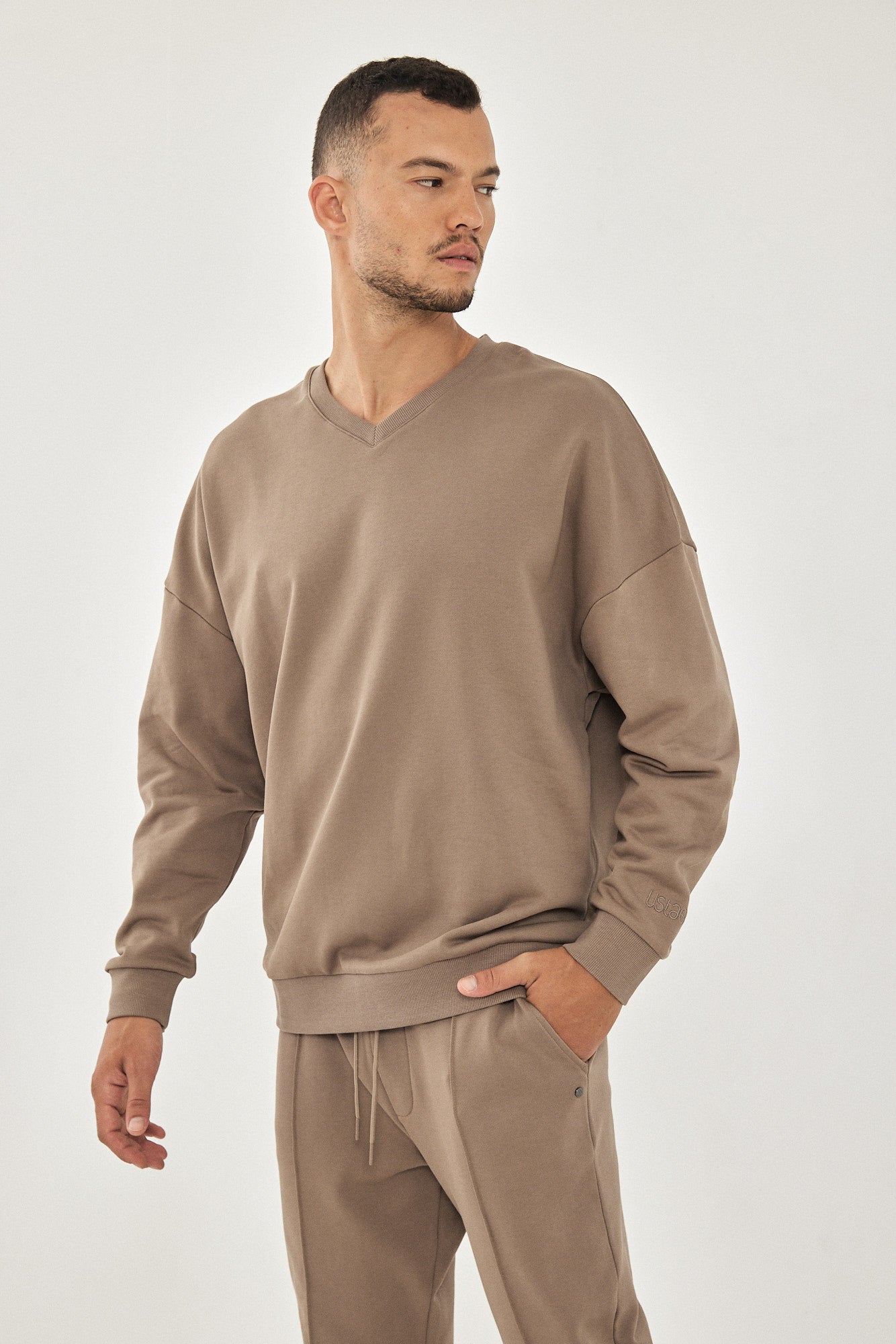 ARIEL UNISEX V NECK BROWN