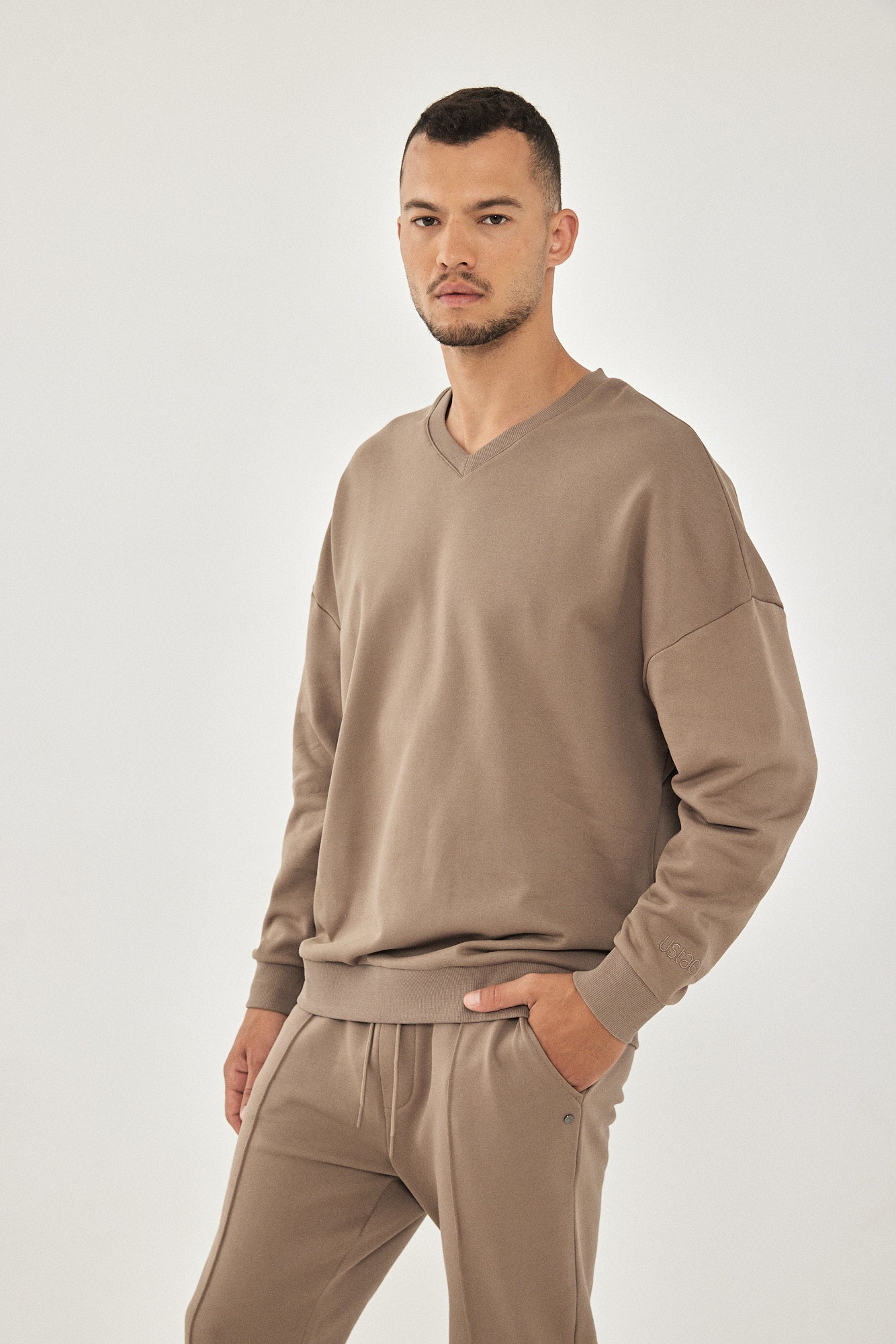 ARIEL UNISEX V NECK BROWN