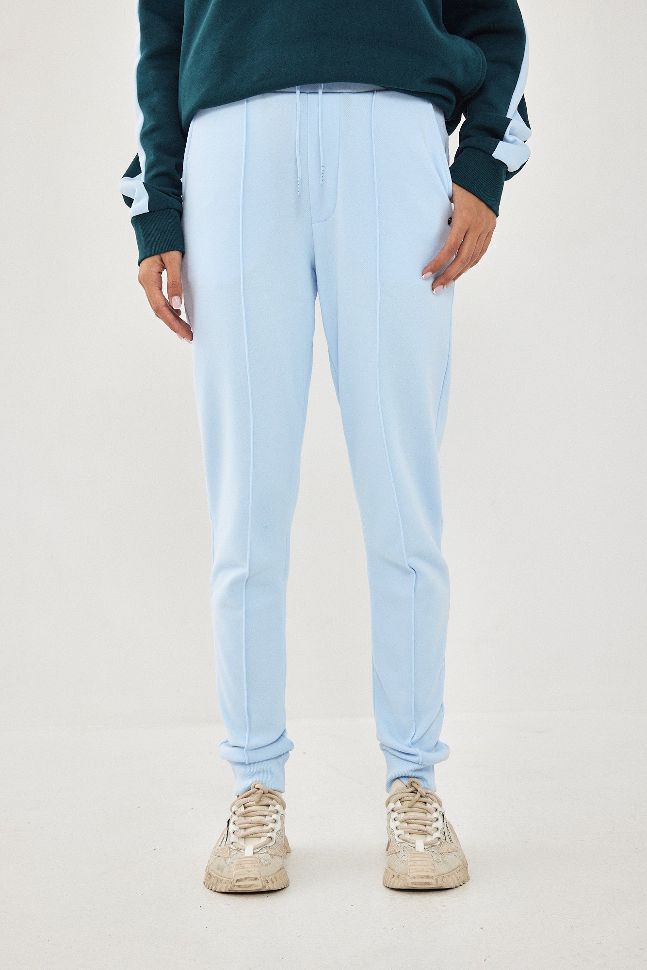 ARIEL UNISEX JOOGER LIGHT BLUE