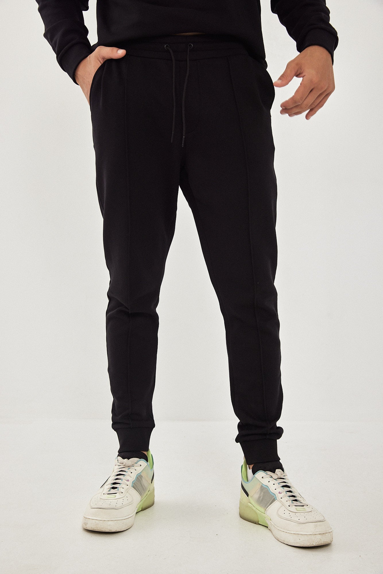 ARIEL UNISEX JOOGER BLACK