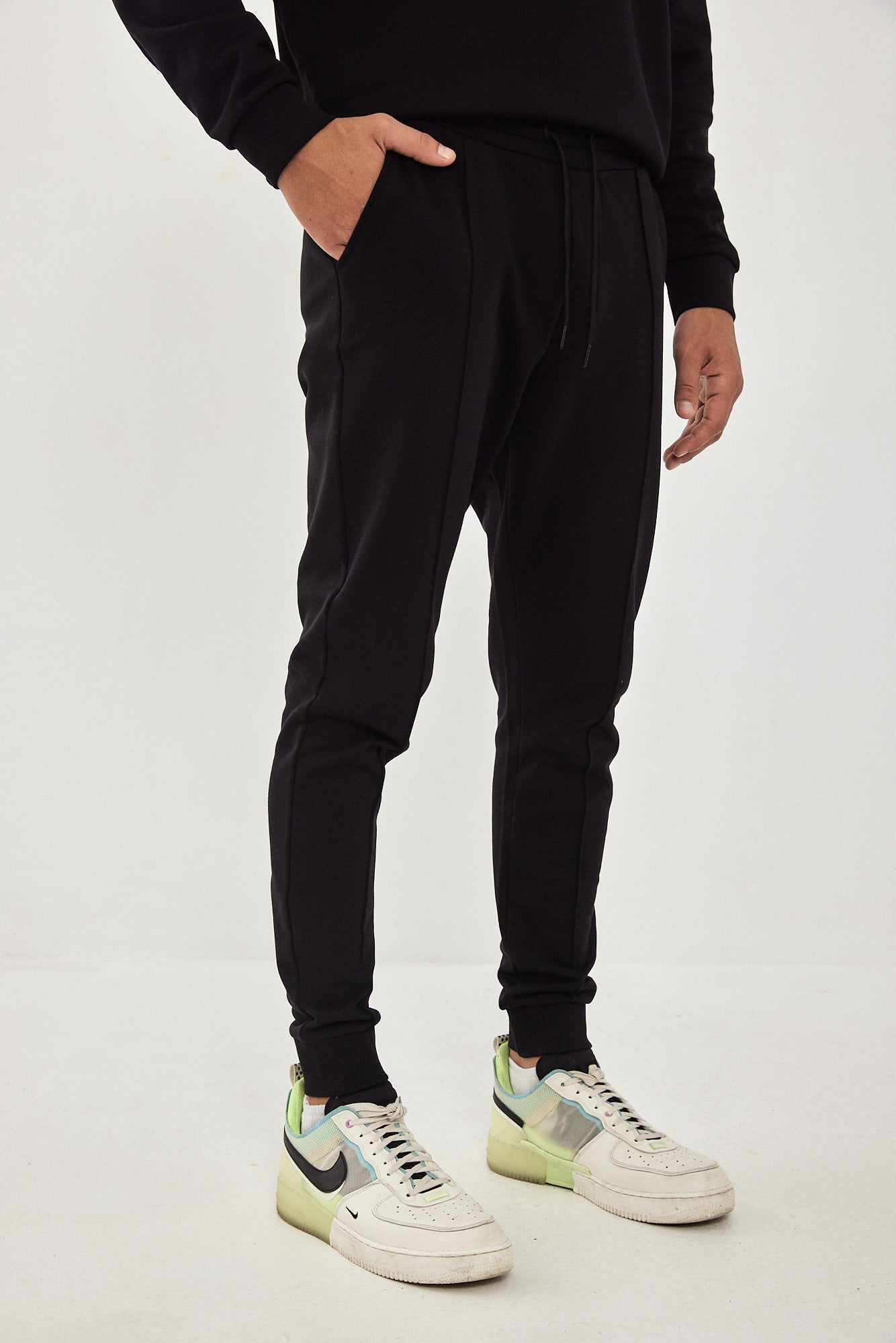 ARIEL UNISEX JOOGER BLACK