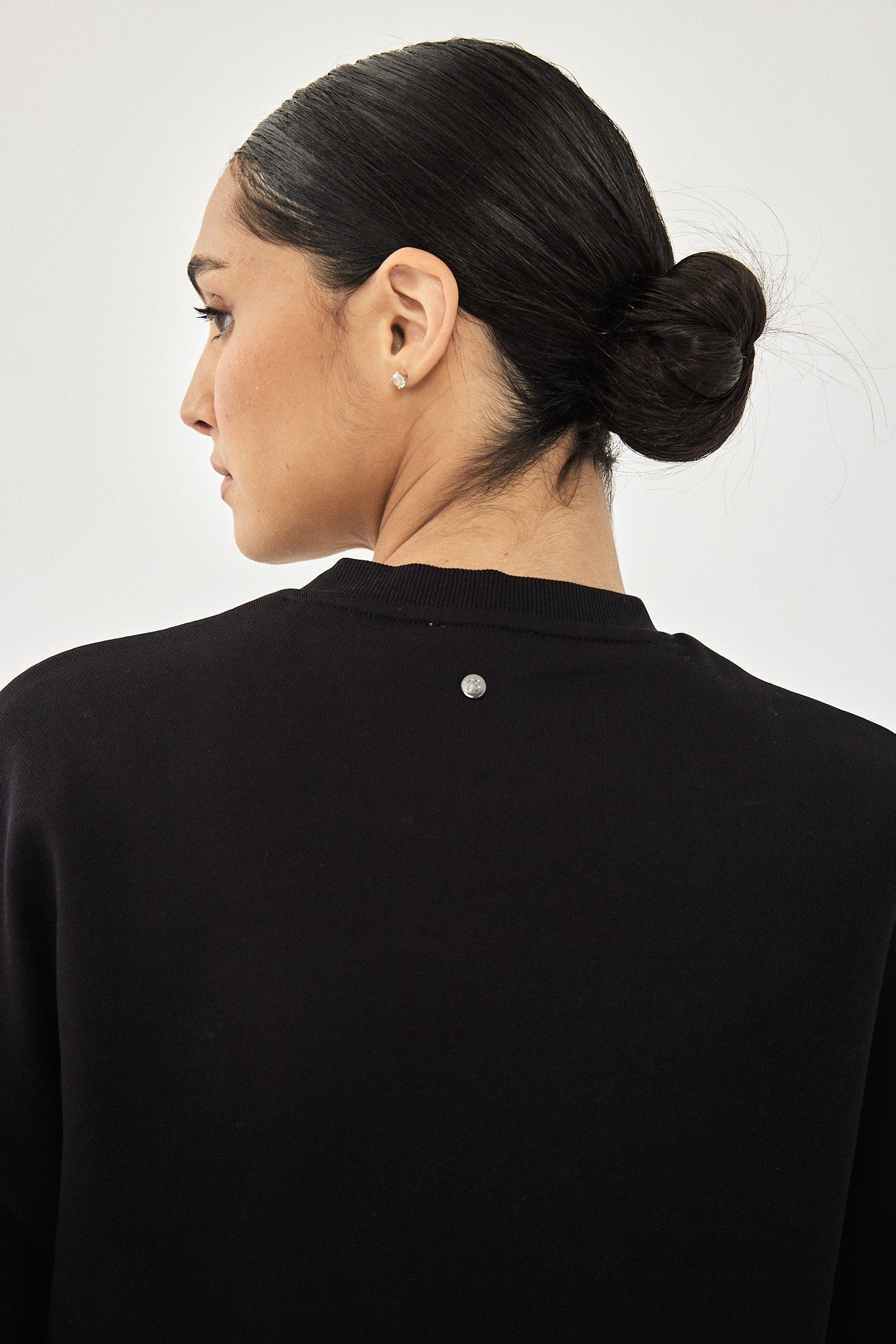 ARIEL UNISEX V NECK BLACK