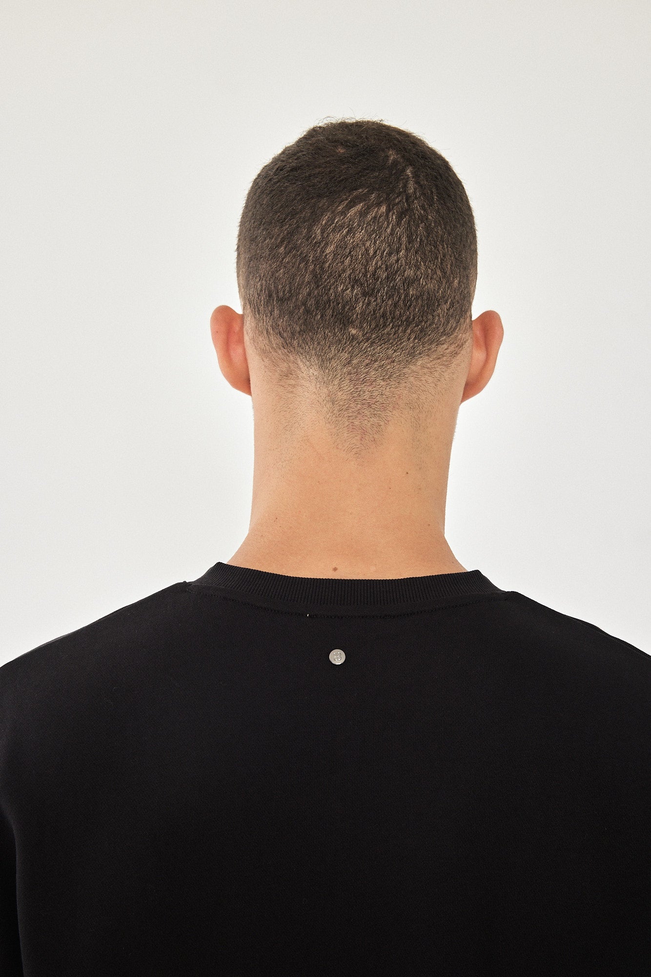 ARIEL UNISEX V NECK BLACK