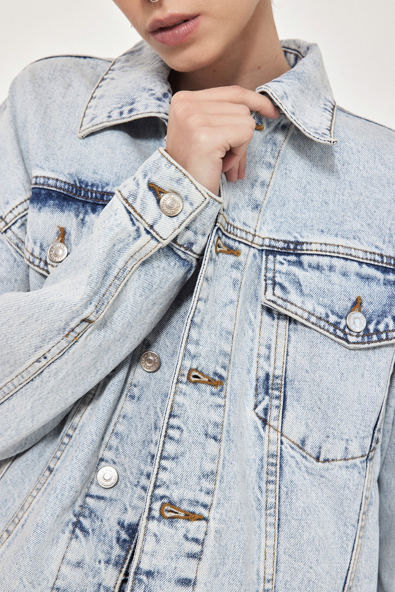 DENIM JACKET LIGHT BLUE