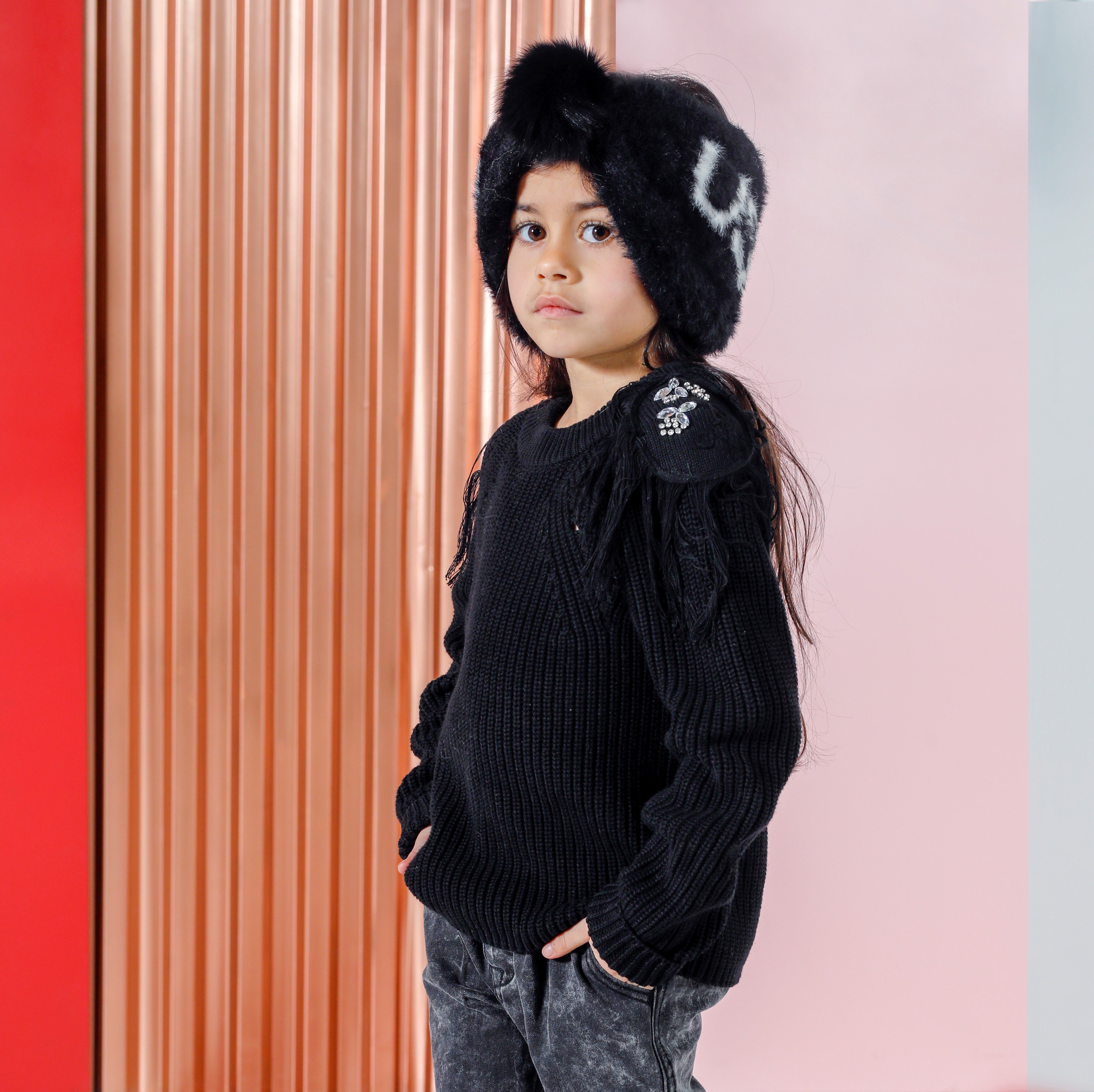 KNIT WITH SHOULDER PATCH BLACK