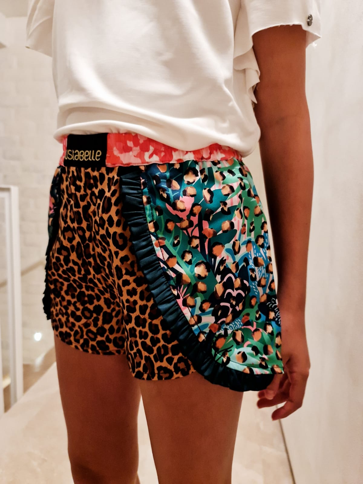 LEO shorts