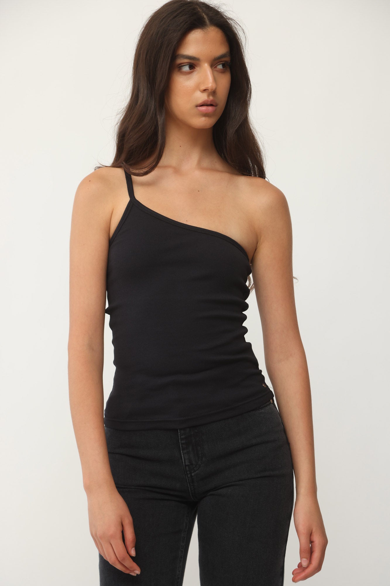 ASYMMETRIC TOP RIB BLACK