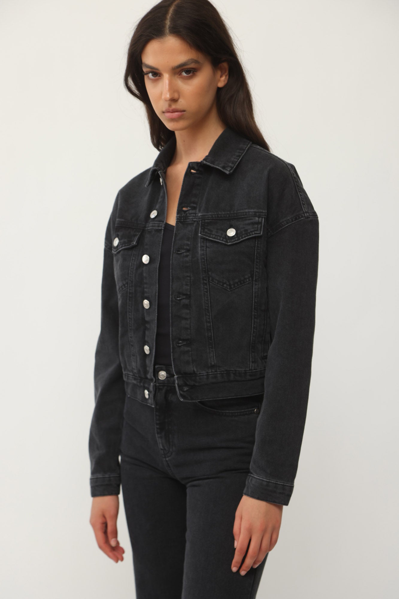 CROPPED DENIM JACKET BLACK