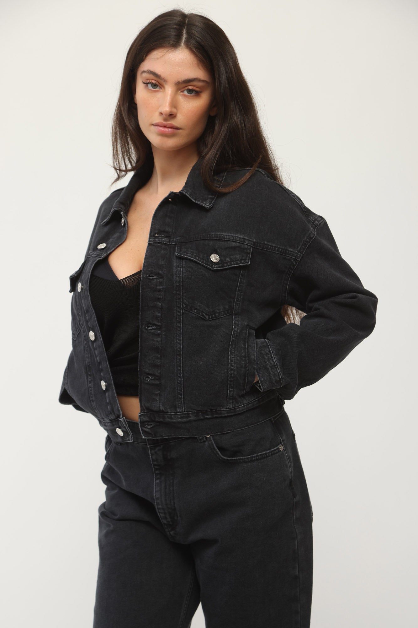 CROPPED DENIM JACKET BLACK