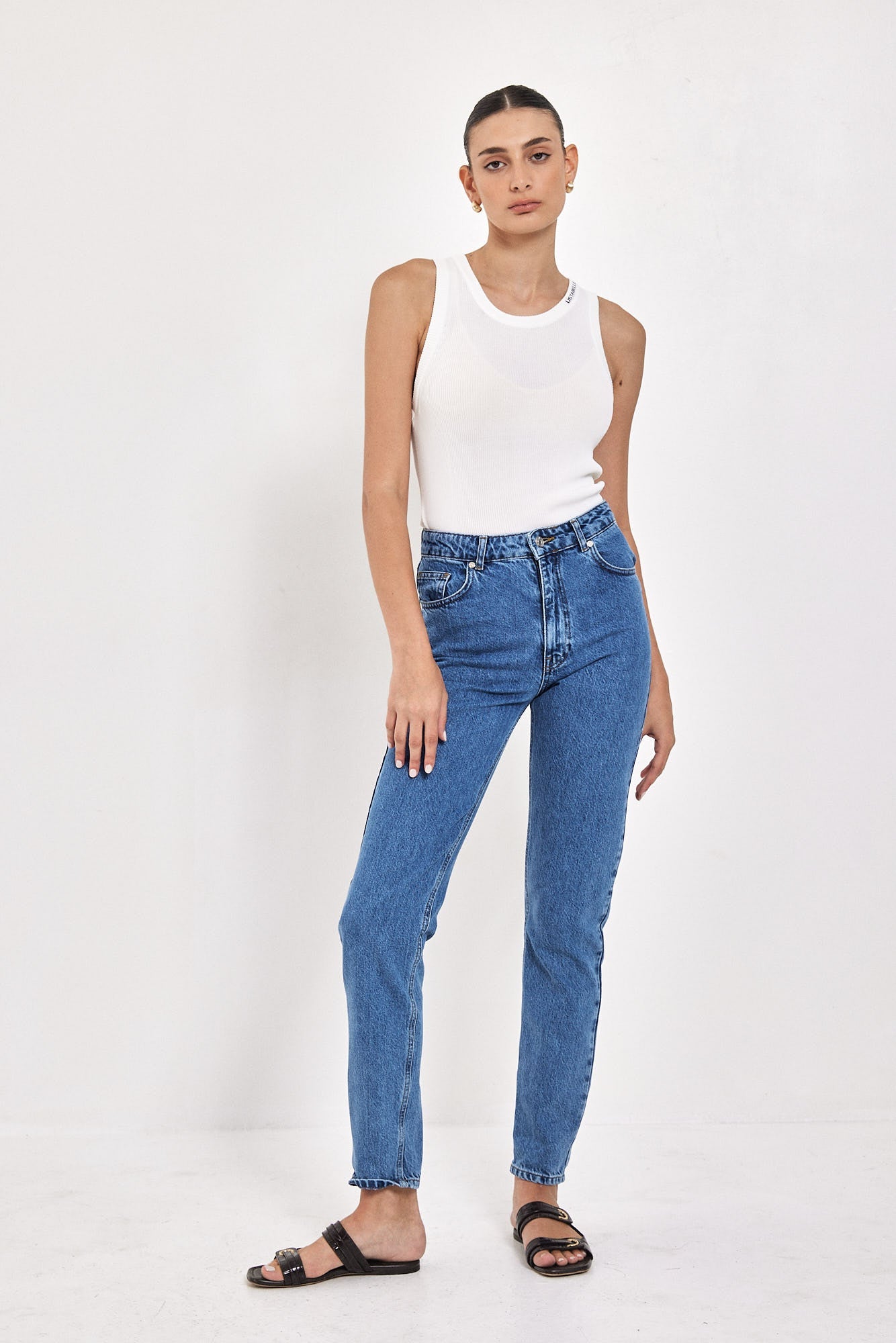 NO 10. MOM JEANS HIGH WAIST BLUE JEANS