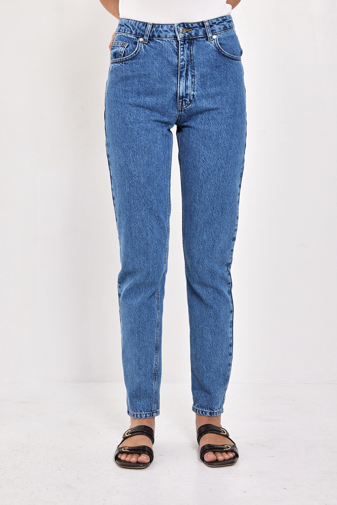 NO 10. MOM JEANS HIGH WAIST BLUE JEANS