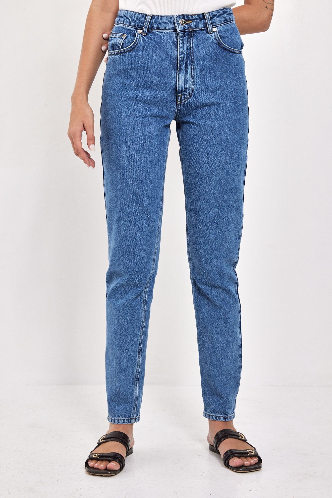 NO 10. MOM JEANS HIGH WAIST BLUE JEANS