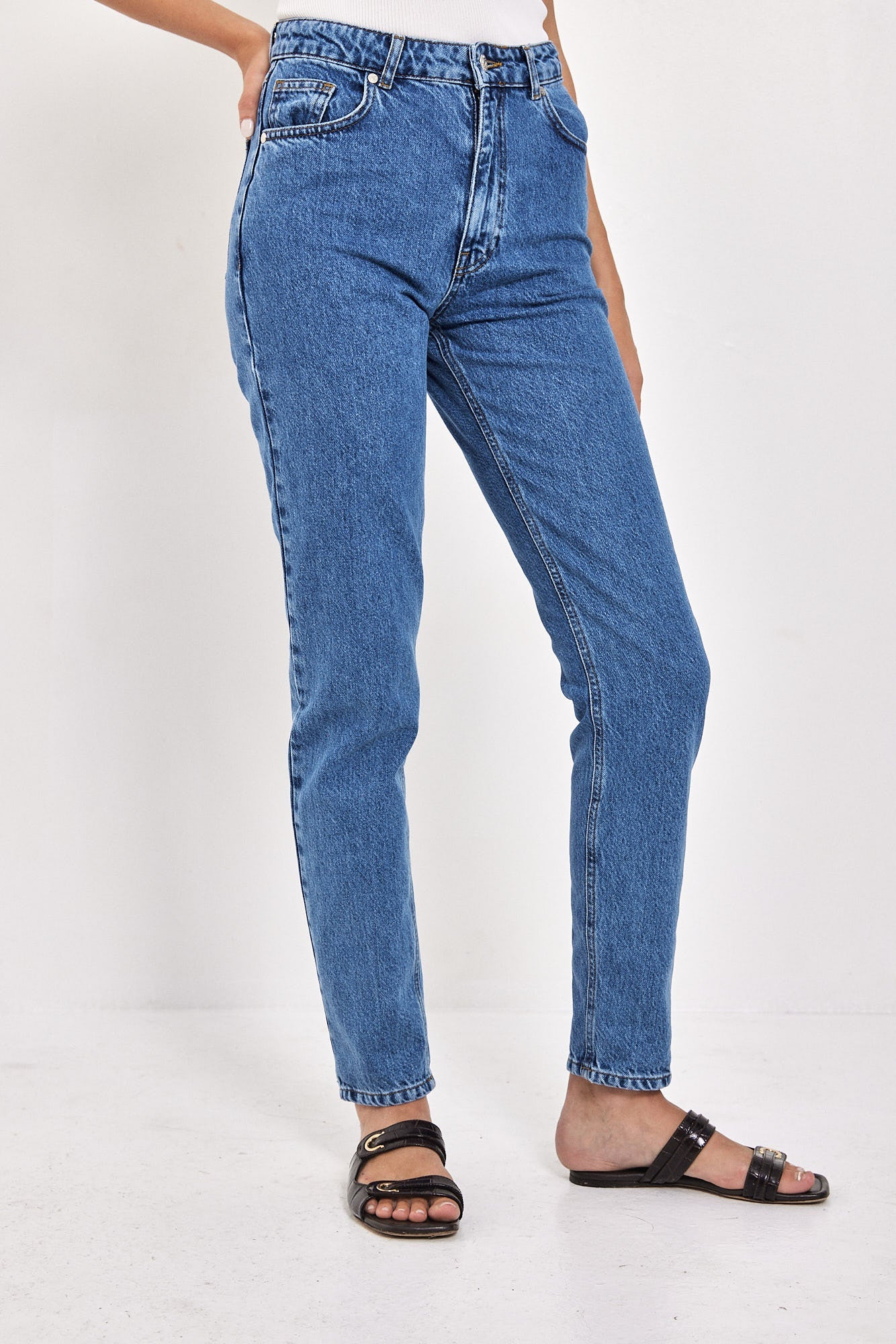 NO 10. MOM JEANS HIGH WAIST BLUE JEANS