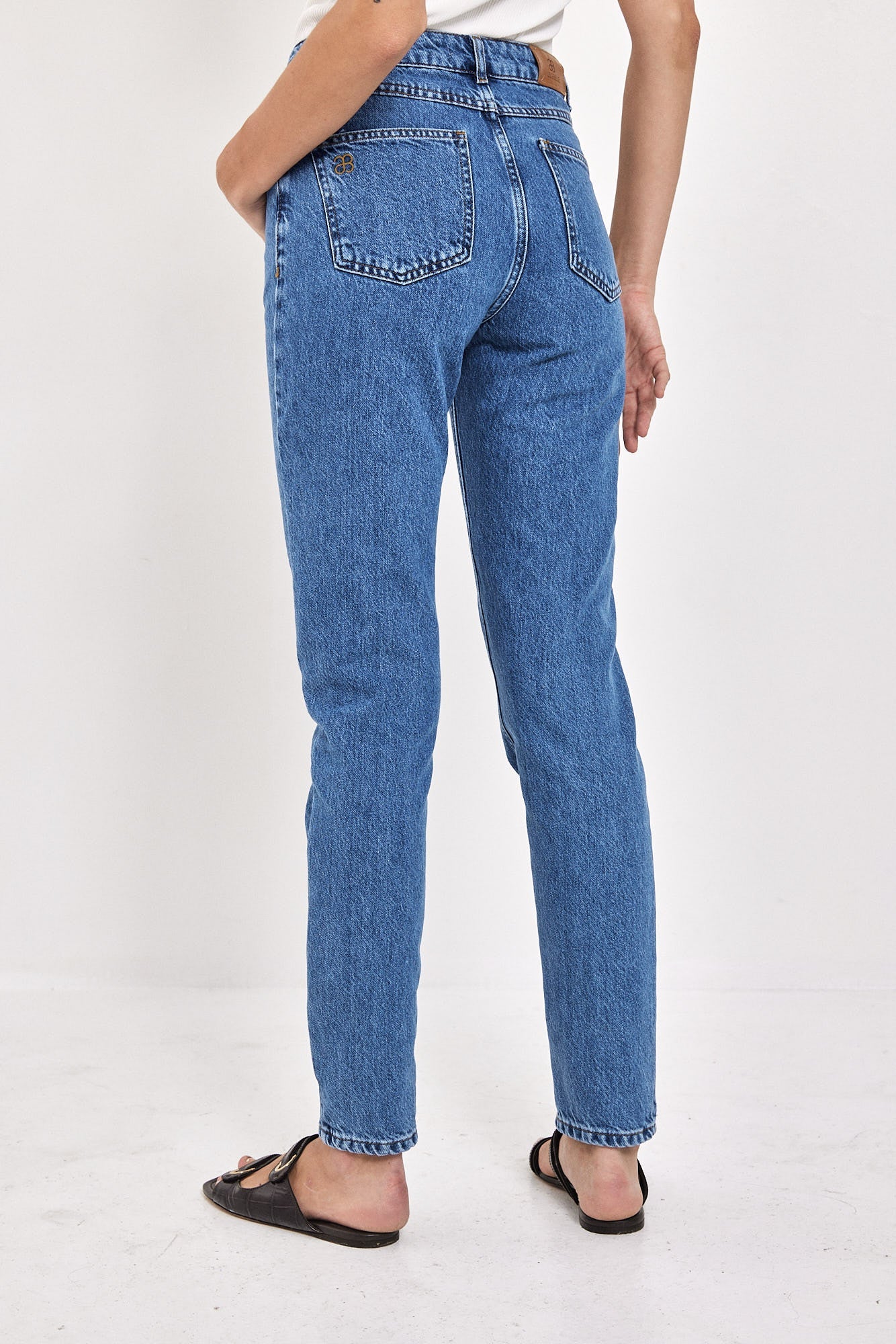 NO 10. MOM JEANS HIGH WAIST BLUE JEANS